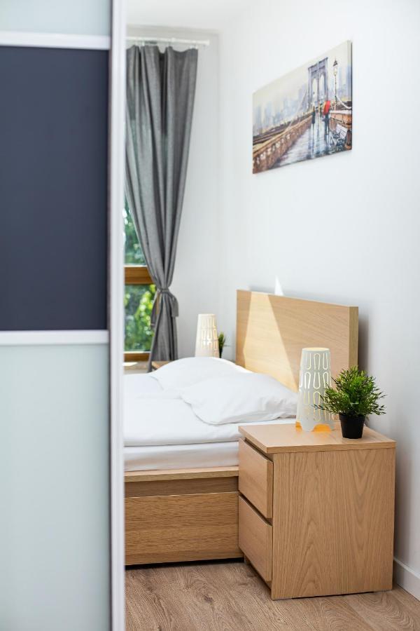 Business Center By Renters Apartment *
